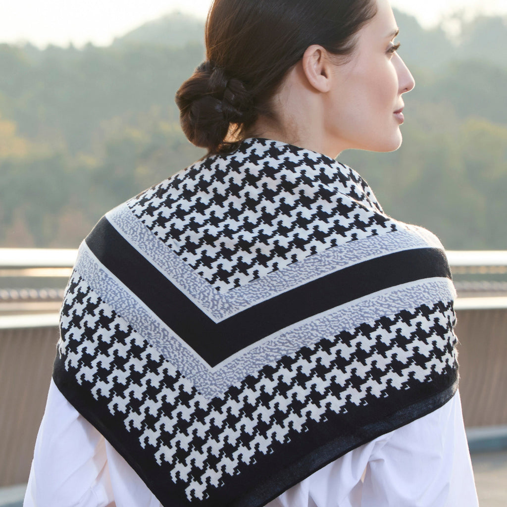 The Hollis -Women's Neck Scarf